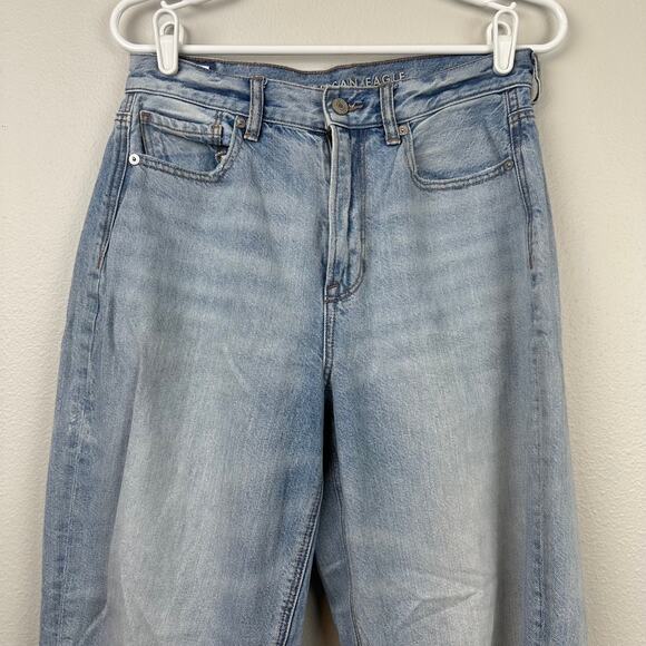 American Eagle Relaxed Mom Jeans Busted Knees 6 Light Wash - Picture 3 of 13